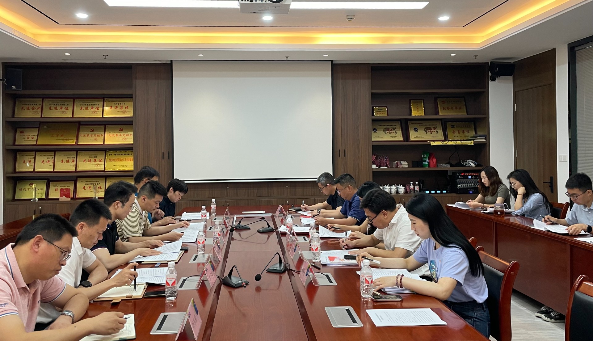 講黨性守黨規(guī)嚴黨紀——市交投集團領(lǐng)導赴市交投物流集團開展聯(lián)系點工作，葉嵐清拍攝2.jpg