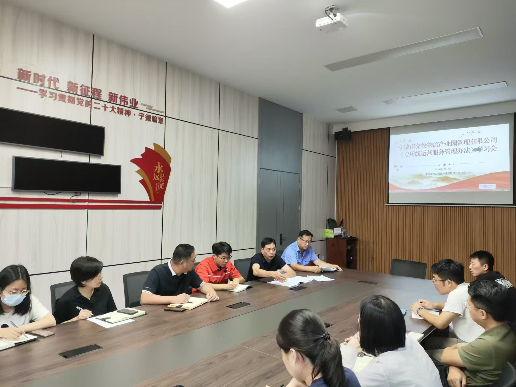 福州鐵路物流中心寧德鐵路物流營業(yè)部領(lǐng)導(dǎo)深入寧德陸港開展愛車宣傳活動(dòng)，張長明拍攝.jpg